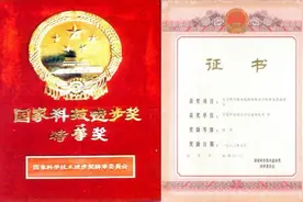 火车平安穿行在沙漠里靠的什么？薇娅讲述治沙传奇｜红色印记第86集图片