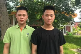 双胞胎兄弟相亲相爱也较劲 齐齐考入名校图片