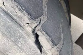 轮胎裂口都能塞进手指，水泥罐车还超载行驶图片