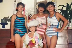 Ella晒童年罕见旧照 一家人穿泳衣比美满屏大长腿图片