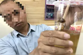 最近很火的那个冷饮品牌 贵州一女子却喝出了疑似打屁虫图片