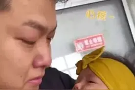 女儿打针，爸爸哭得比孩子还惨！网友开始担心……图片