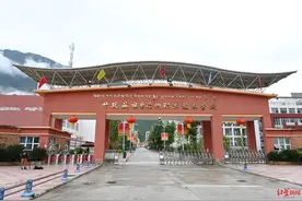 乘着基础设施建设“东风”校企合作为甘孜州培养本土技能型人才图片