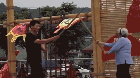 火到国外！“功夫奶奶”武林大会显身手 身体力行展示功夫精神永不老图片