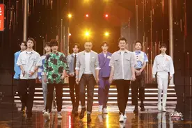 《天天向上》：倪萍、蔡明为“天天小兄弟”上课图片
