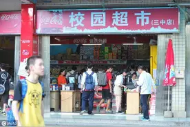 快评丨“不得在校内设小卖部”并非所有学校强制执行，不妨把选择权留给学校图片