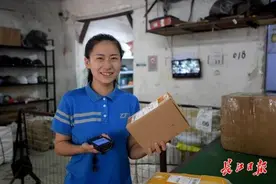她的青春不迷茫：一边送快递，一边拿学位，22岁就是网点负责人图片