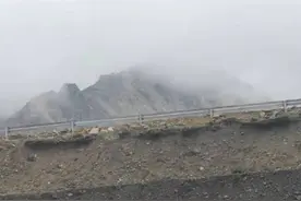 川藏公路穿越14座险峻大山，沿途景色壮丽图片