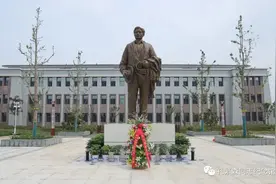 孔繁森主题铜像雕塑揭幕仪式在孔繁森精神党性教育基地举行图片