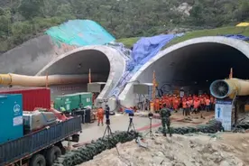 广东珠海石景山隧道透水事故救援：向隧道内推进598.5米 已派潜水队伍图片