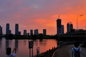 雨后，北京城市副中心绚丽晚霞飞满天视频封面
