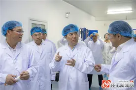 黎春秋在湖南正清制药集团调研时要求：深入坚持务实帮扶企业 用帮扶实效助推企业发展图片