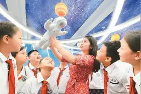 中共领导中国人民创造出人间奇迹图片