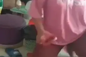 女子用拖鞋抽打婴儿，警方通报图片