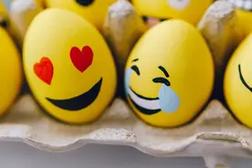 2021表情符号趋势报告：“笑哭”最受欢迎，“茄子”最令人迷惑图片