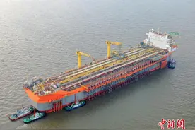 世界最大储油量“海上炼油工厂”正式交付图片