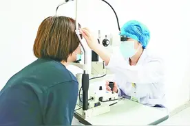 戴隐形眼镜待空调房太久角膜溃疡图片