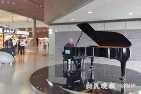 孔祥东演奏钢琴、云逛“一线品牌大道”……一场直播在虹桥机场开启图片