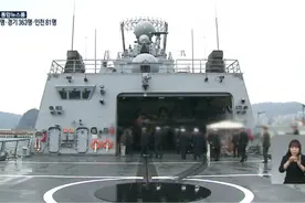 韩国驱逐舰247人感染新冠：无一人打疫苗，全员将被接回国图片