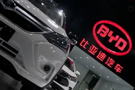 遭李录减持，股价大跌市值蒸发千亿，巴菲特加持的比亚迪不香了吗图片