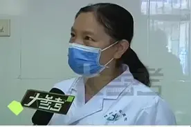 女童学游泳  呛水致肺炎