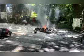 瞬间烧成一团火球！这一幕，太可怕了图片