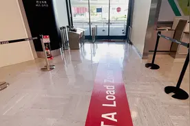 各国奥运代表团入境日本后，机场内反复穿梭是在干什么？图片