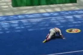 小伙表演醉拳倒地吓坏工作人员，“乌龙救援”引全场爆笑图片