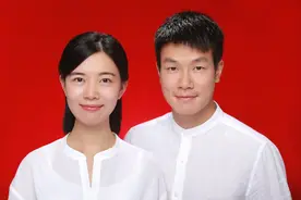 北京90后夫妻连续5年拍甜蜜“套娃”结婚纪念照，网友：太有爱了图片