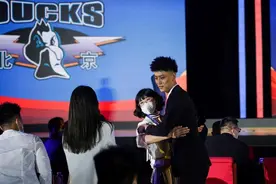 CBA人物｜栾利程五号秀入位首钢“小目标”先向方硕看齐图片