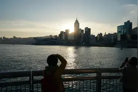 恋殖者排队赴英，记得千万别回来图片