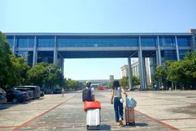 启程！河南大学生们放假回家啦！图片