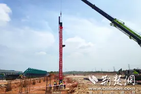 中南地区最大挖掘机生产基地举行首吊仪式 中建三局承建图片