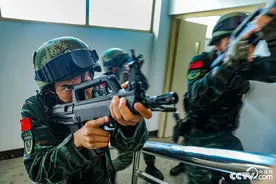 武警特战队员城市反恐演练，场面超燃图片