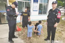 随父母到海边游玩 3岁双胞胎走丢一个图片