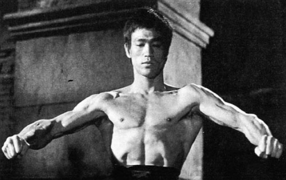 那个时候的众人偶像李小龙，是如何走上功夫之路的？