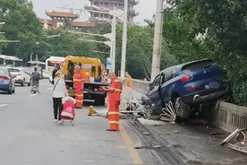 突发！长江大桥发生交通事故图片