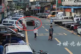 三轮失控撞宝马，肇事者竟是4岁女孩！十堰民警介入图片