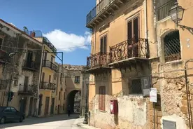 美媒：意大利西西里小镇拍卖遗弃住宅，起价从1欧元涨到2欧元图片