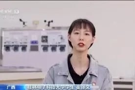 崔译文：奋不顾身救人的挡刀女孩图片