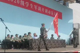 果然视频 | 齐步走！山东大学（威海）学生头顶烈日军训图片