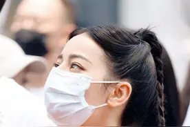 鲜肉收割机！迪丽热巴×龚俊《安乐传》开机曝路透图片