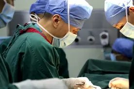 骨科医生刘明：每一次手术都是生命的置换图片