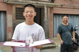 清华大学！咸宁第一份录取通知书送达，签收人是他图片