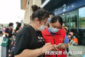 受暴雨影响 西安火车站、西安北站124列旅客列车晚点及停运图片