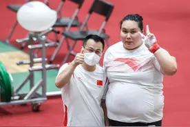 东京奥运会丨淡定从容 中国举重队东京开练图片