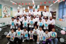 讲川菜故事，学烹饪技艺 李锦记希望厨师带大山里的彝族孩子感受优秀饮食文化图片