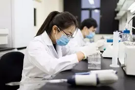 女性职业发展遇瓶颈？十三部门为女性科技人才齐发声｜睡前聊一会儿图片