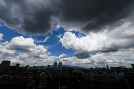 台风“烟花”逼近 浙江金华风云突变图片