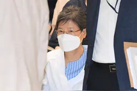 韩国前总统朴槿惠服刑期间再次住院治疗，今年2月曾入院图片